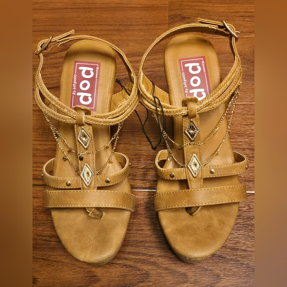 Electricity Shoes - Pop Electricity 4in Wedge Sandal Size 7M Cognac W/ Chain Detail